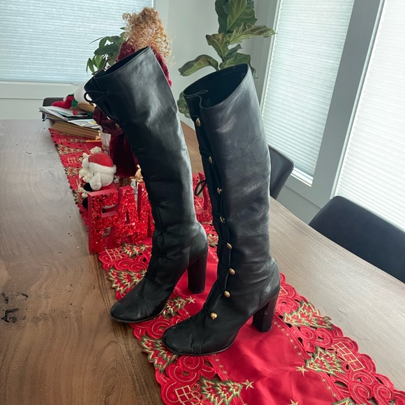 Marc Jacobs size 8 leather boots, front gold buttons - Picture 3 of 12